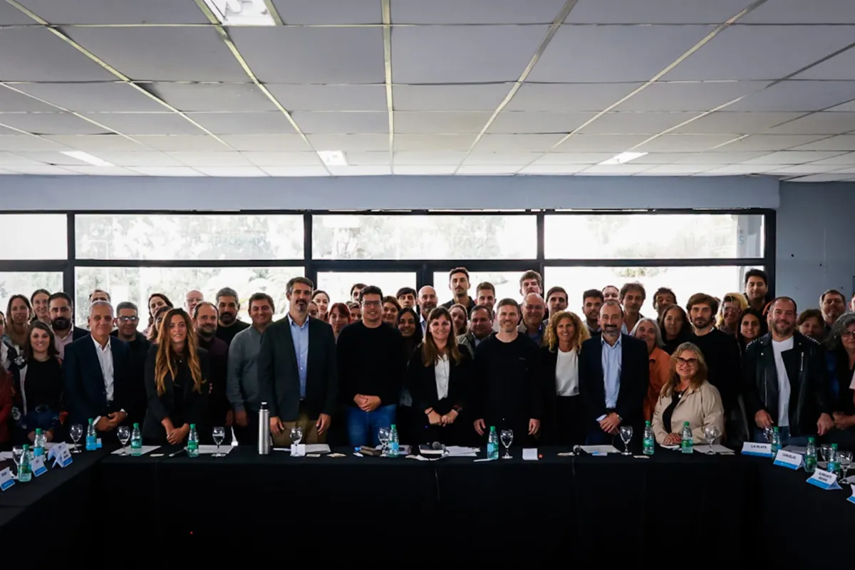 Alerta por la situación del turismo bonaerense: reunión, lamentos y palos a Milei