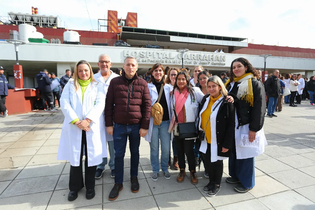 Intendente estuvo presente en el reclamo de los médicos del Hospital Garrahan
