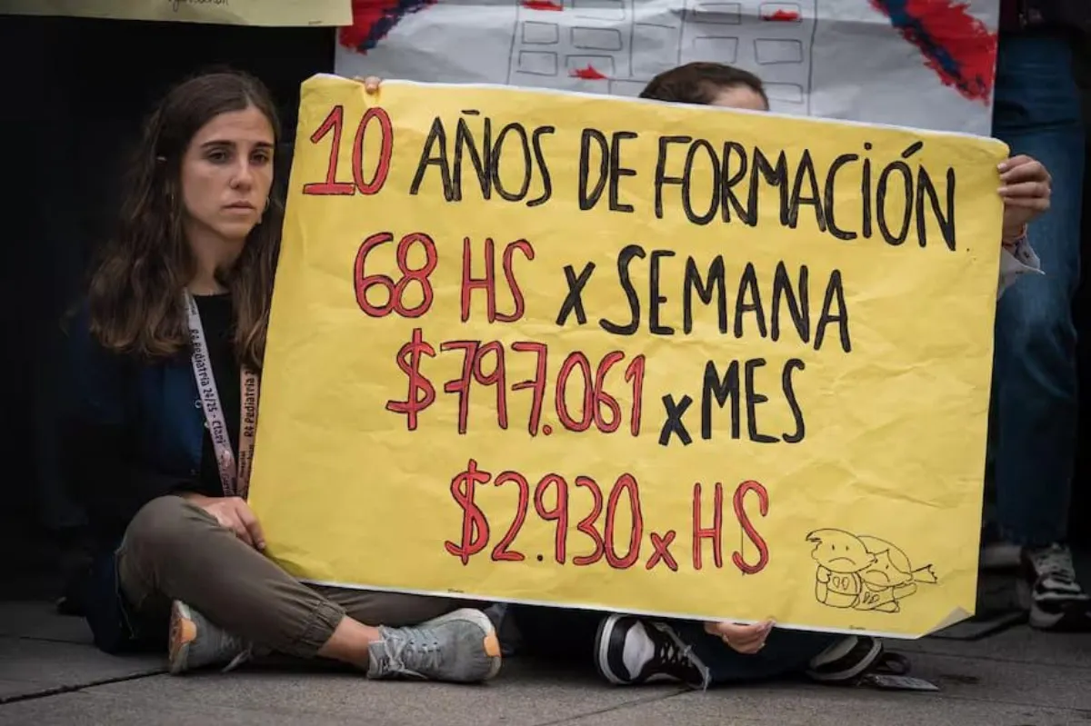 Crisis en el Garrahan: trabajadores de planta se suman al paro de los residentes
