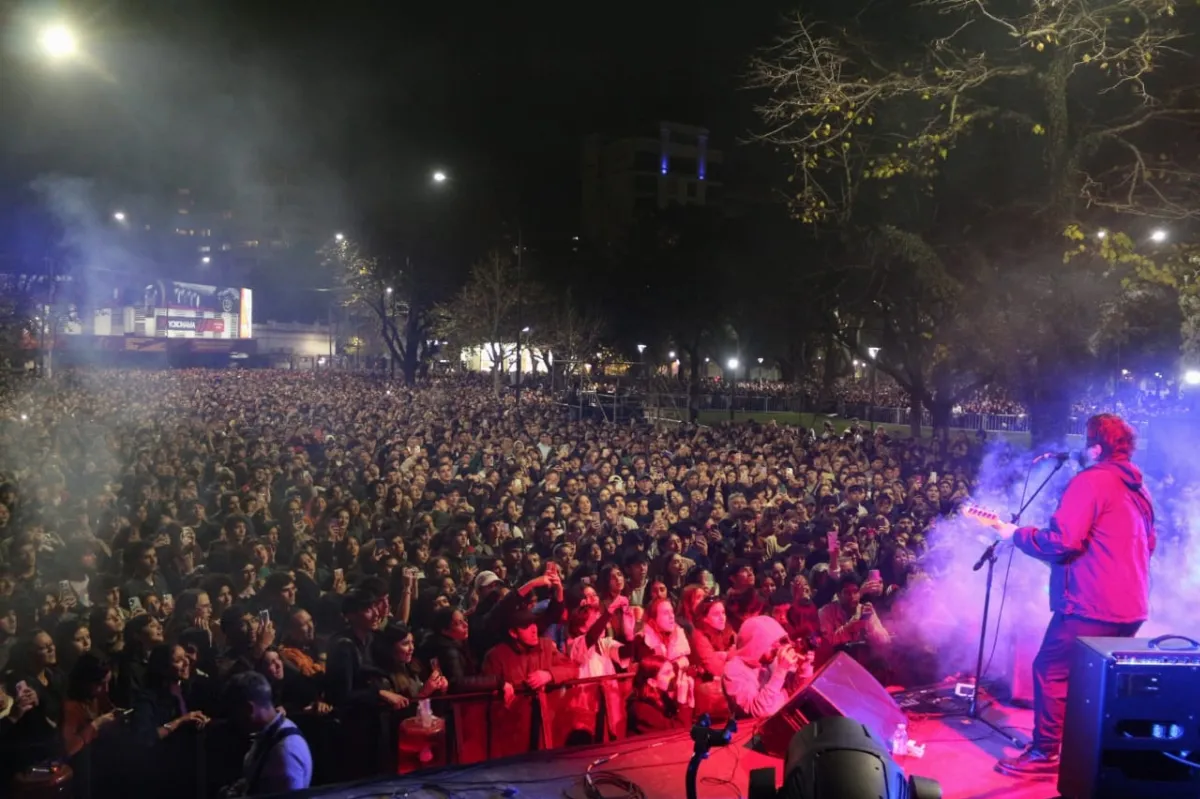 Fiesta: la capital bonaerense celebró la reinauguración de la plaza de su fundador