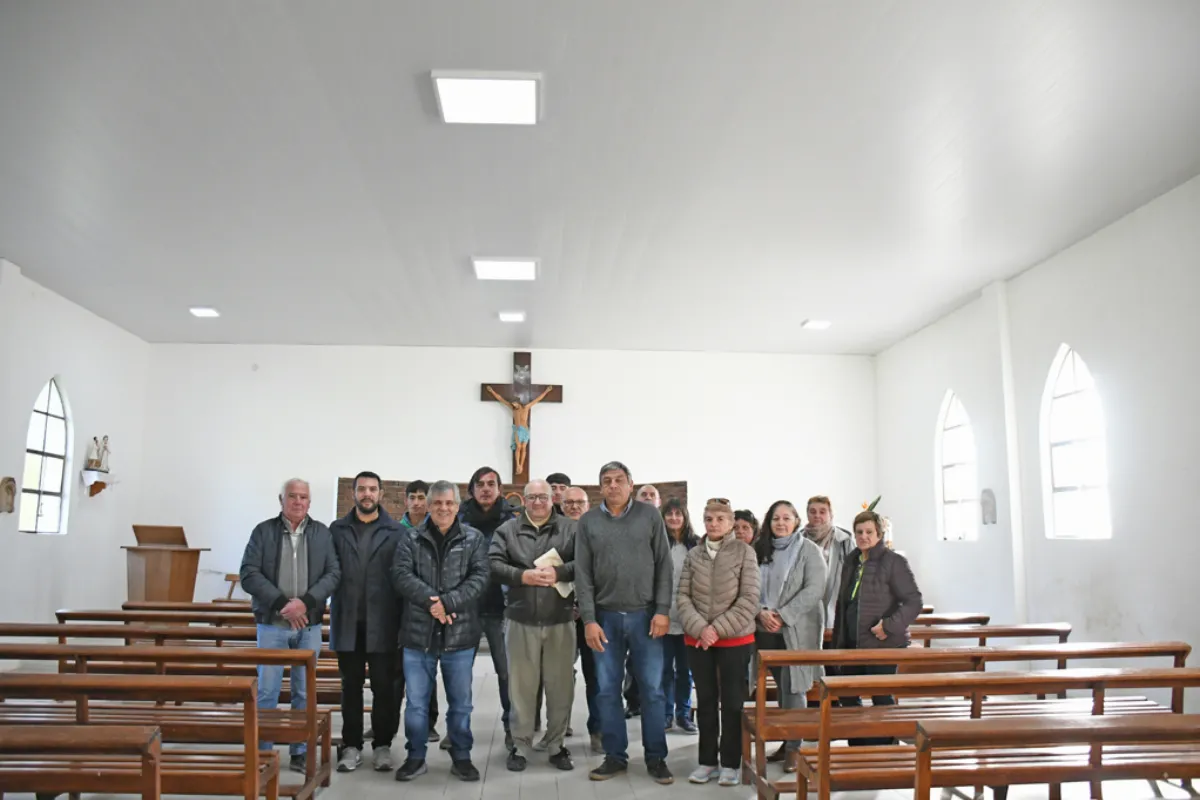 El intendente Britos presentó la renovación del techo de la capilla de Emilio Ayarza