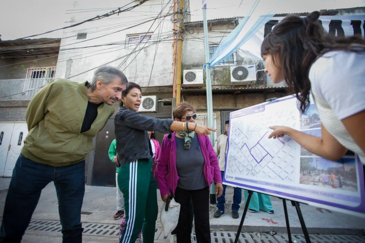 Máximo Kirchner desembarcó en Quilmes y recorrió obras junto a Mayra Mendoza