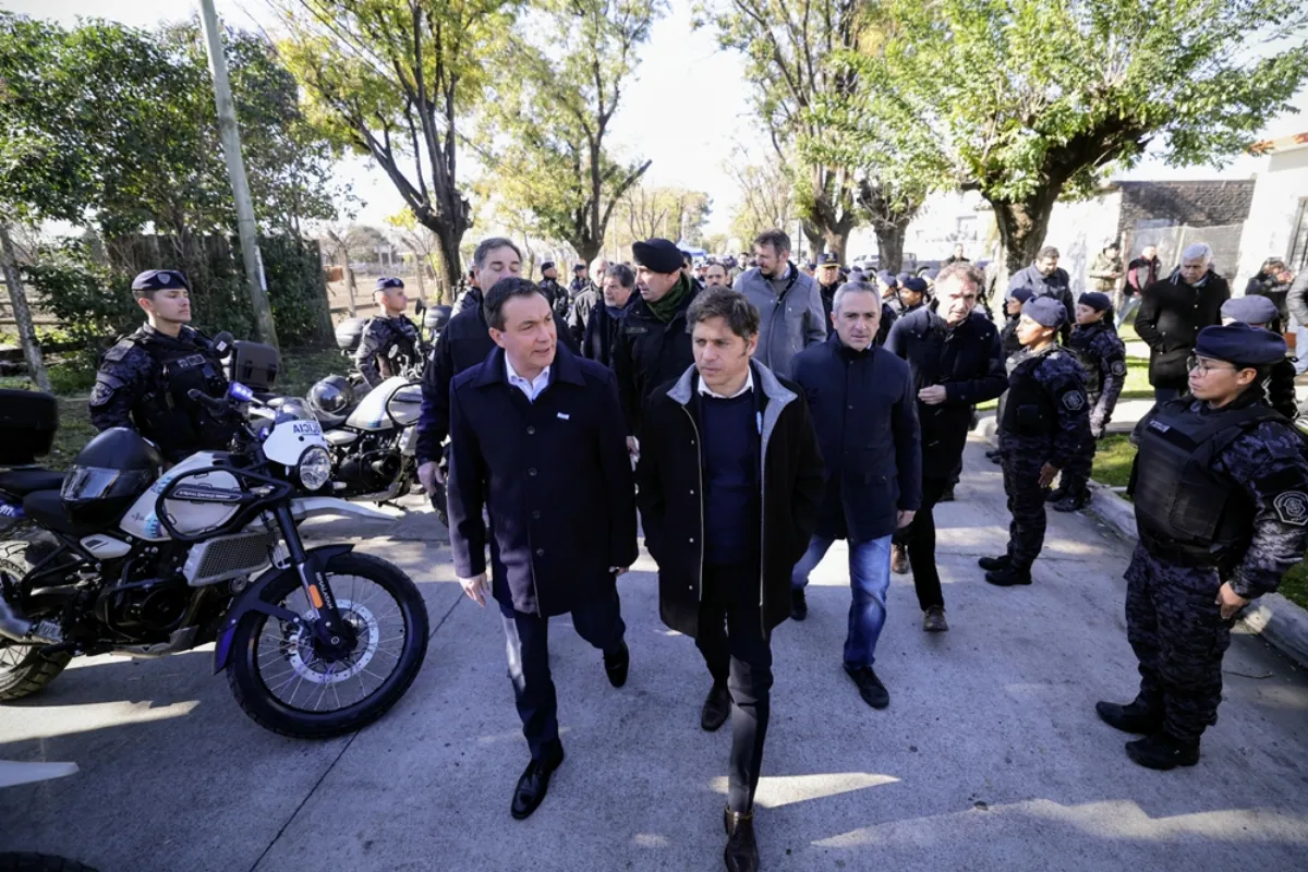 Kicillof entregó patrulleros y motos para fortalecer la seguridad en Florencio Varela