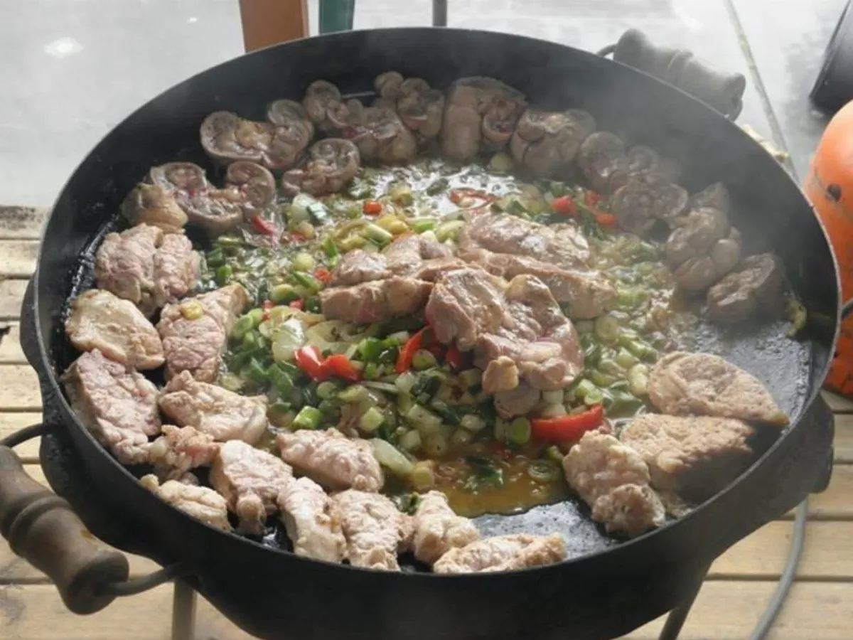 Se lleva a cabo una nueva Fiesta de comidas al disco: música, baile y cosas ricas