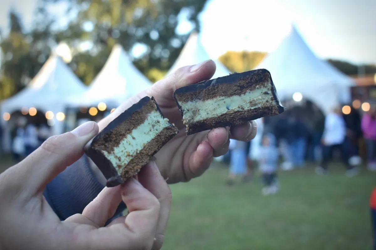 Un finde largo con sabor en Mar Chiquita: llega la Fiesta del Chocolate y el Alfajor