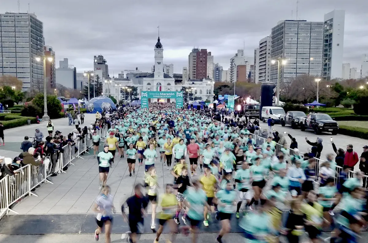 Se larga una nueva edición de la Media Maratón de la Ciudad de La Plata: los detalles