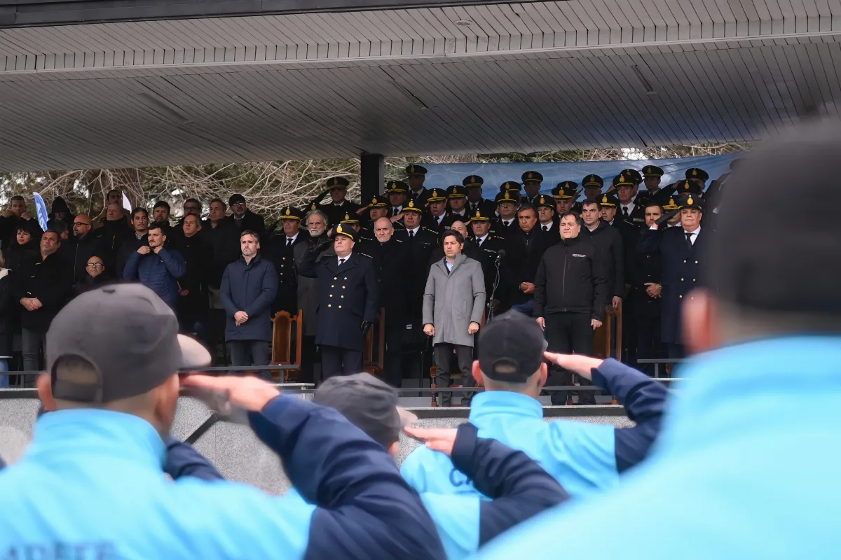 Más de 2.700 cadetes de la policía provincial juraron fidelidad a la bandera nacional