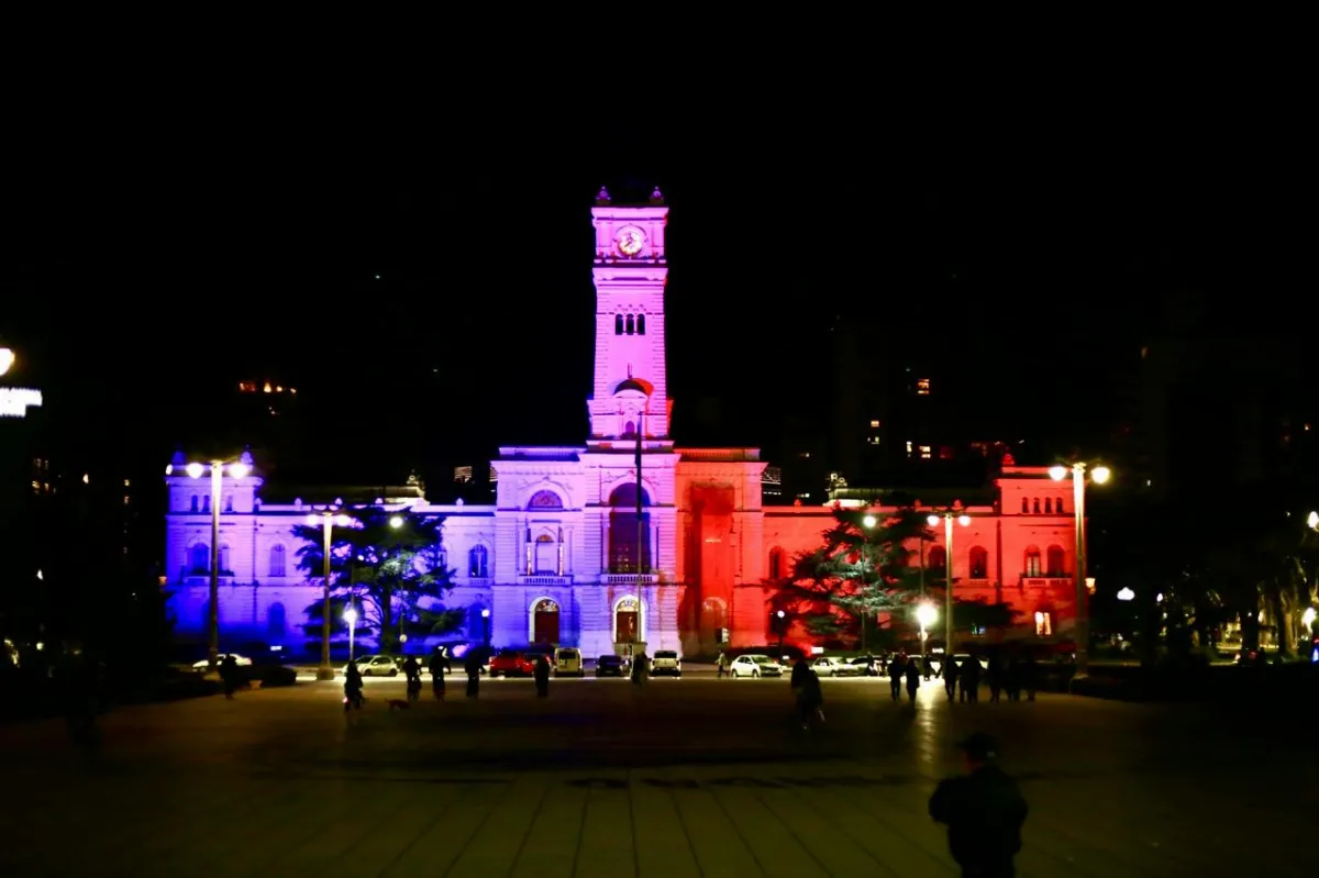 Luminoso homenaje al gran René Favaloro a 25 años de su fallecimiento