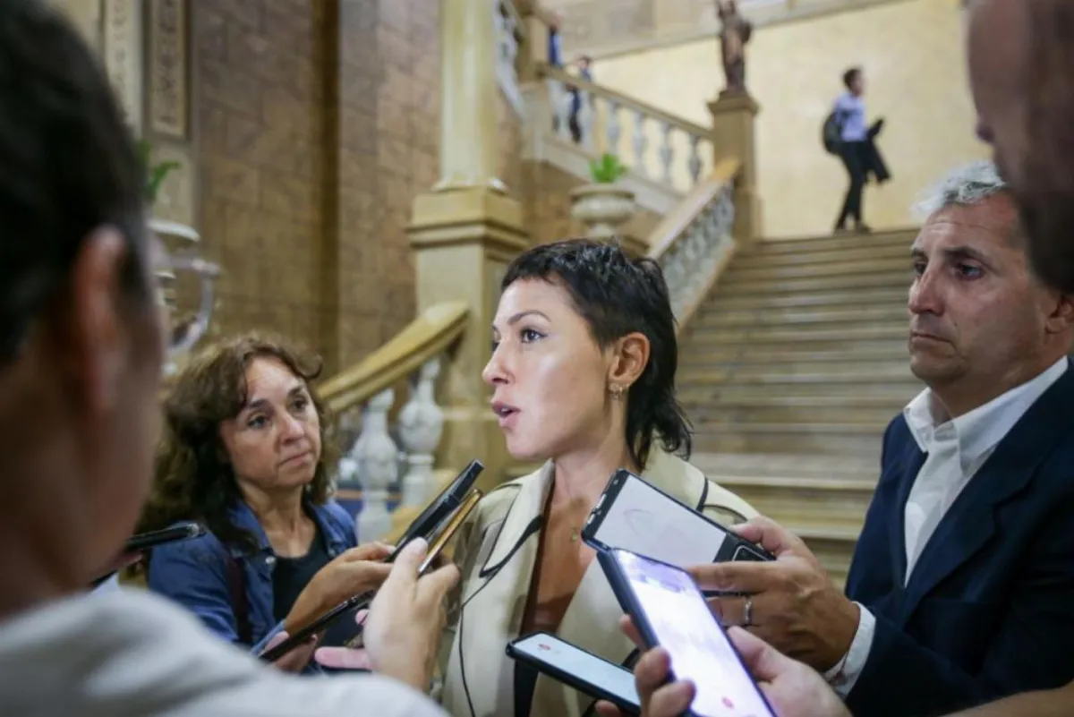 Mayra Mendoza denunció “persecución política” tras allanamientos en Quilmes