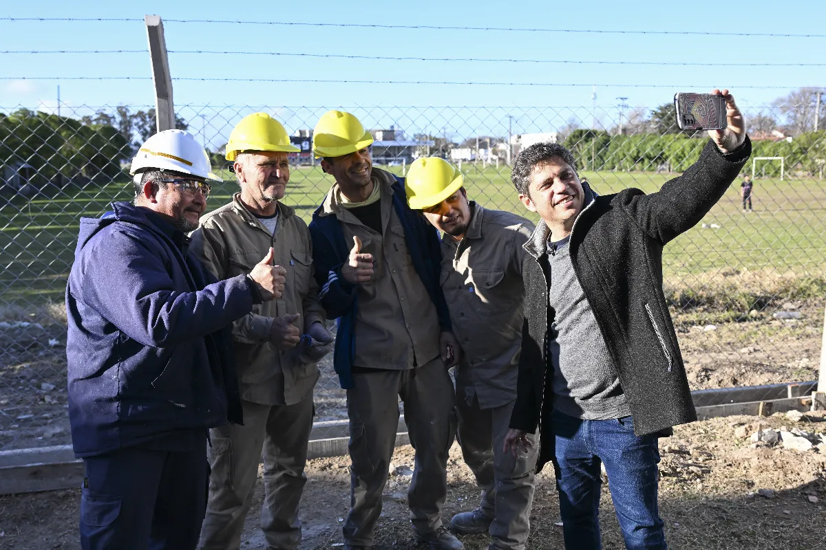 Kicillof, en campaña: Milei eligió “privatizar y paralizar todas las obras públicas”