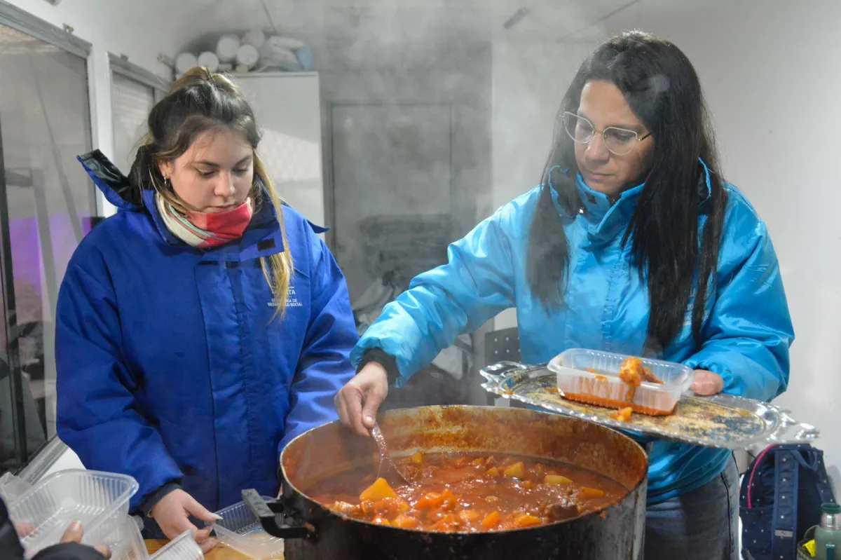 Por el frío, la Provincia intensifica la asistencia a personas en sitación de calle