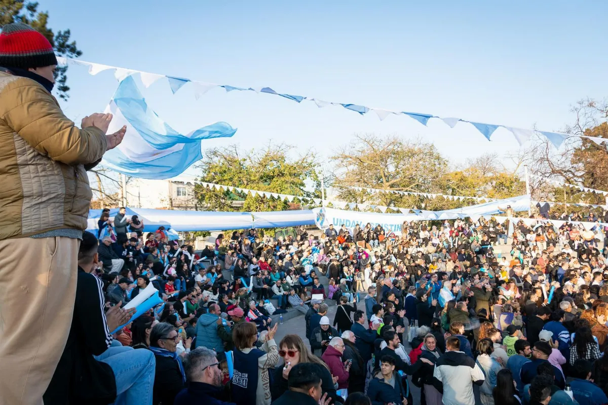 A pleno: un gran festival popular pidió con arte y música por Cristina Libre