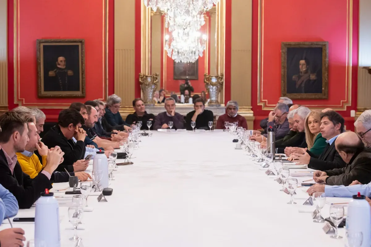 Kicillof reunió a sus intendentes y les metió presión para cerrar las listas