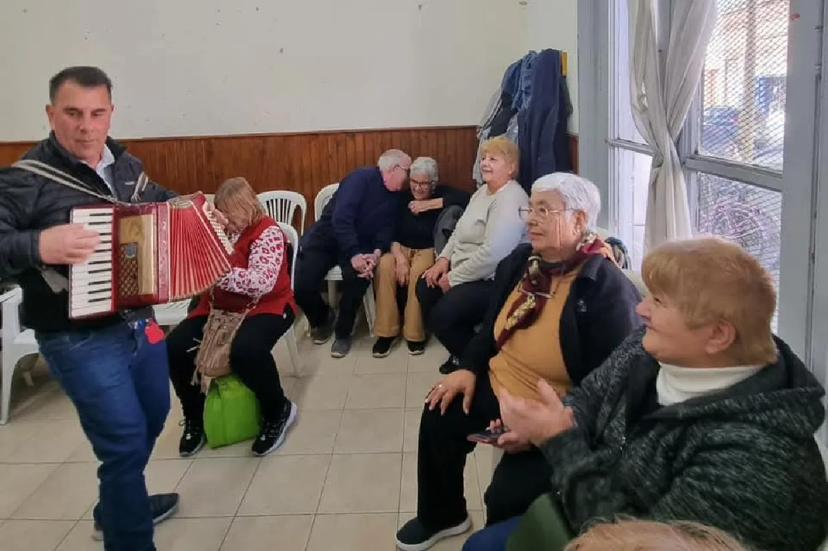 “Hernán, ritmo de pueblo ”: ex intendente vuelve a la música con su acordeón
