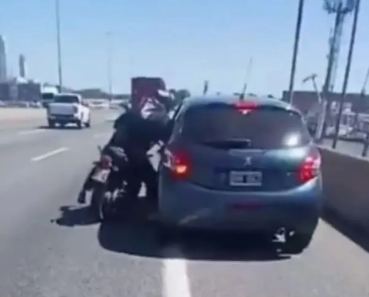 Locura: piden suspender a los conductores que se pelearon en la Autopista CABA-La Plata