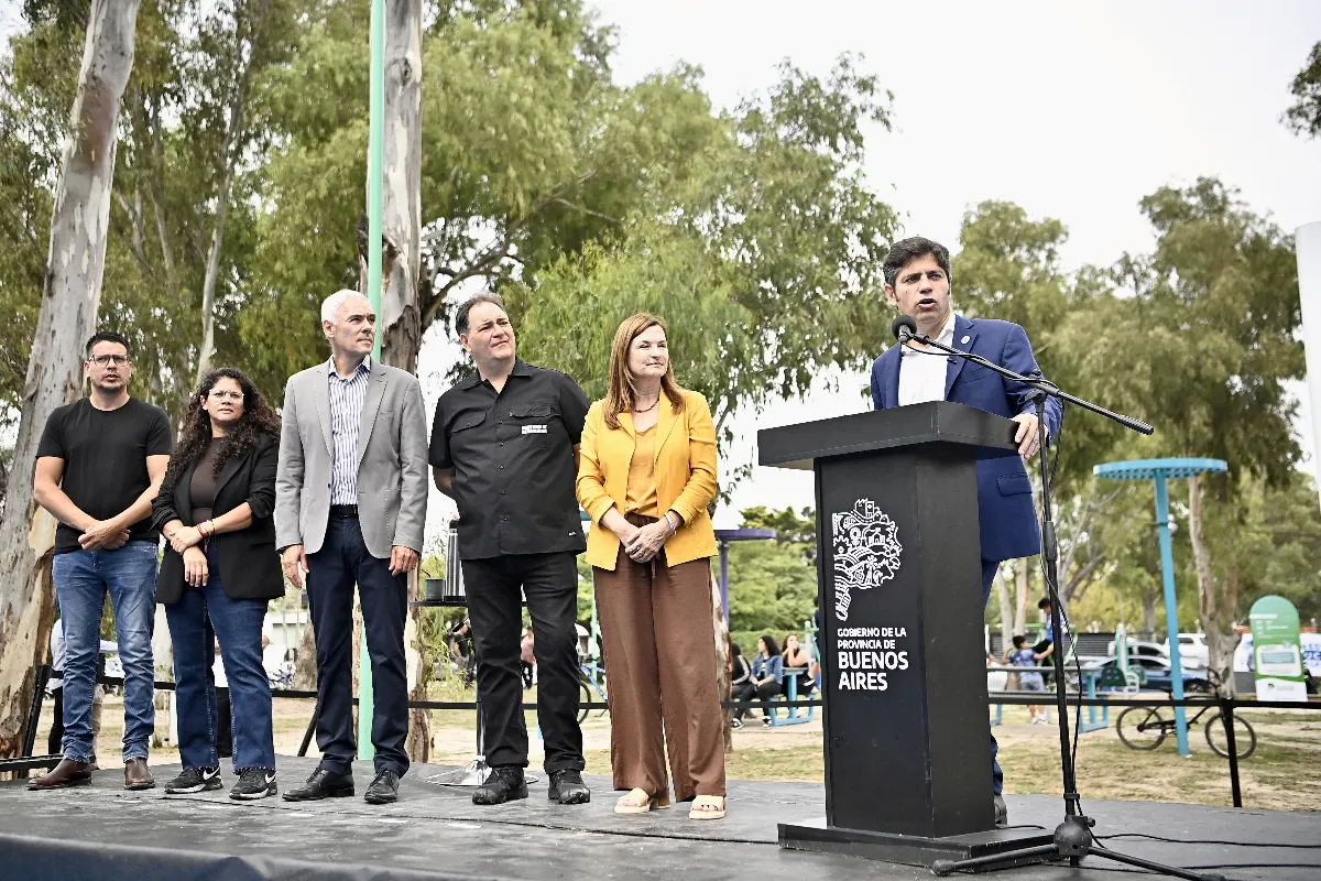 Kicillof inauguró un playón deportivo y un nuevo espacio para la Comisaría de la Mujer