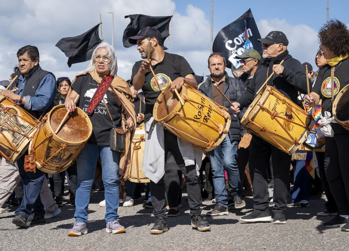 Bombos que laten a orillas del mar y vendimia en las sierras: llegan dos fiestones