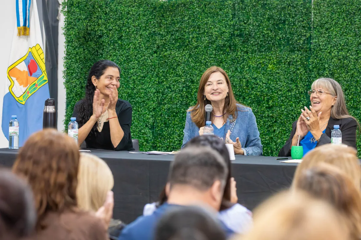 La ministra Estela Díaz dio inicio al ciclo de debate “El rol de las mujeres en la política”