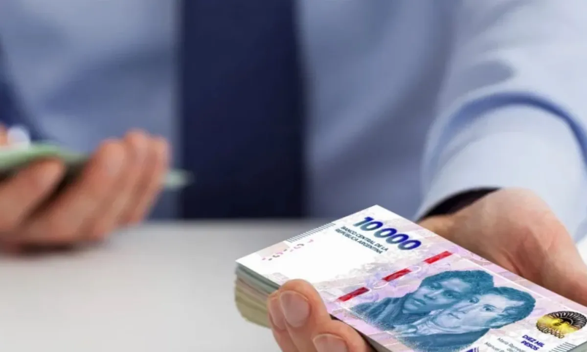 Los créditos pedidos por empleados estatales vs. los créditos de los funcionarios de LLA