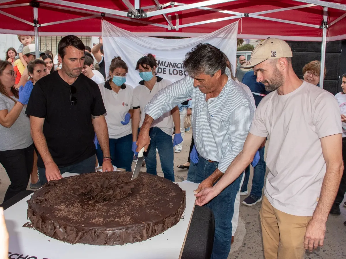 Finde bien dulce: ya se vive en Lobos la cuarta edición de la Fiesta del Alfajor